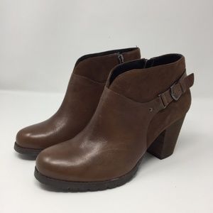NWOT Clarks Artisan Leather 3” Heel Bootie Size 9
